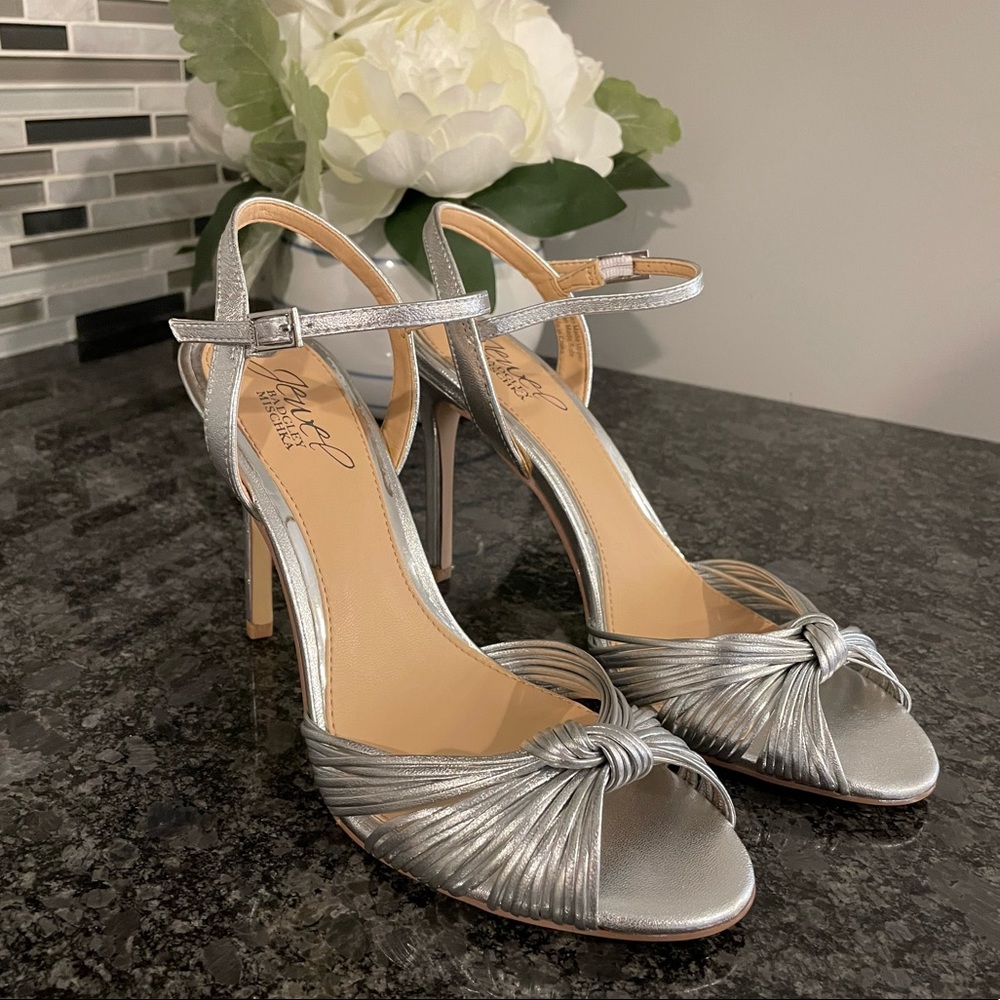JEWEL BADGLEY MISCHKA
Christen Dress Sandals.Size 6.5